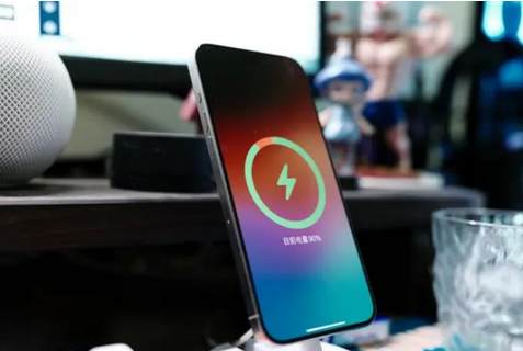 东风苹果15换屏服务分享用什么充电器给iPhone15充电更好 